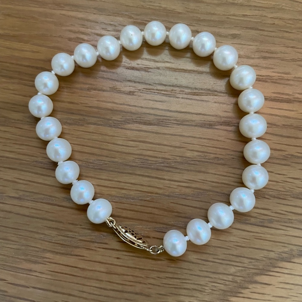 Pearl and 14 carat gold bracelet